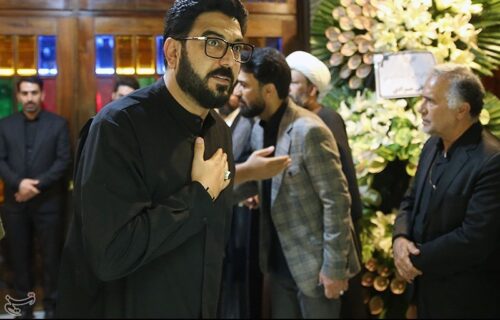 ببینید|آرزوی شاعر انقلاب برای رو شدن دست وطن فروشان