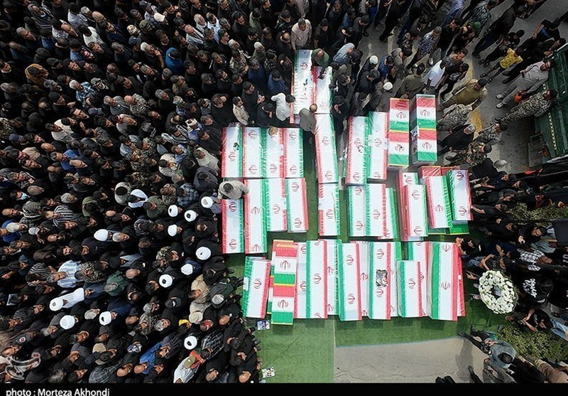 برای نوشتن از میناب، در آرامستان‌های شهر زندگی کردم