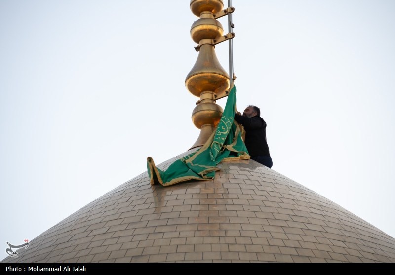 پرچم گنبد و پوش ضریح مطهر امام رضا(ع) تعویض شد