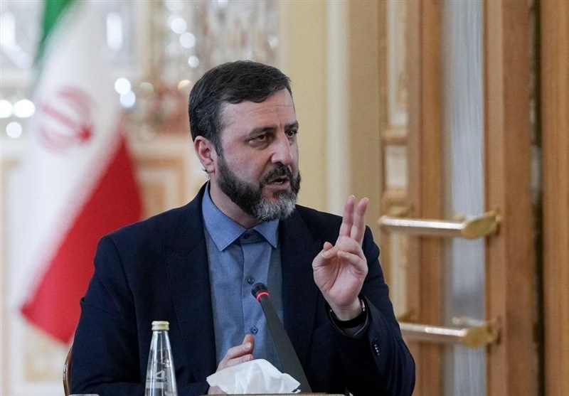 غریب‌آبادی: ملت ایران در برابر فشار عقب‌نشینی نمی‌کند