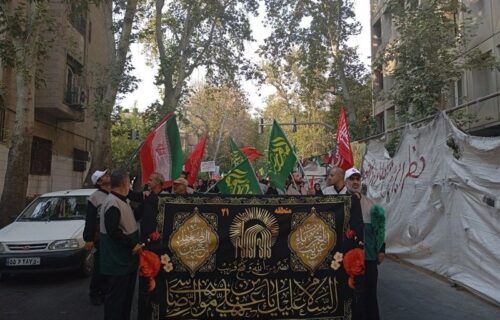 تهران در سوگ شمس‌الشموس؛ حرکت دسته‌های عزاداری به سمت بیت رهبر شهید