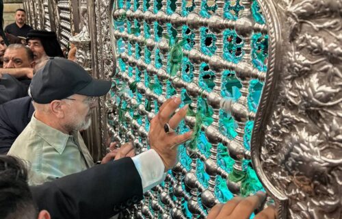 تشرف قالیباف به حرم امامین جوادین در پایان اولین روز سفر به عراق